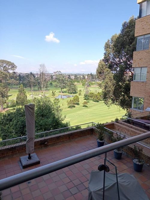 Apartamento de 3 alcobas en venta en Club De Los Lagartos, Bogotá, 131 m² · foto 2 de 16