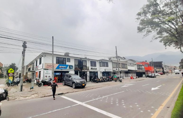 Casa de 8 alcobas en venta en San Felipe, Bogotá, 325 m² · foto 5 de 6