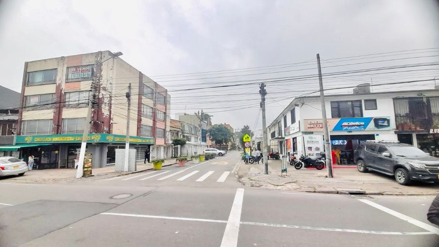 Casa de 8 alcobas en venta en San Felipe, Bogotá, 325 m² · foto 6 de 6