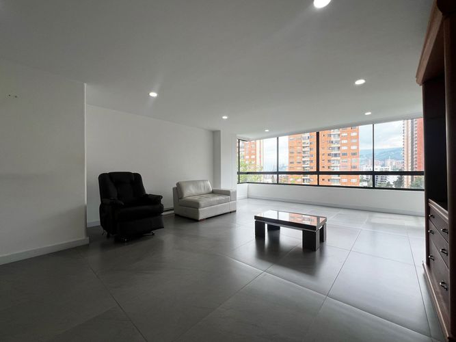 Apartamento de 3 alcobas en arriendo en El Poblado, Medellín, 150 m² · foto 2 de 15