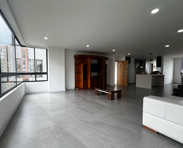 Apartamento de 3 alcobas en arriendo en El Poblado, Medellín, 150 m² · foto 3 de 15