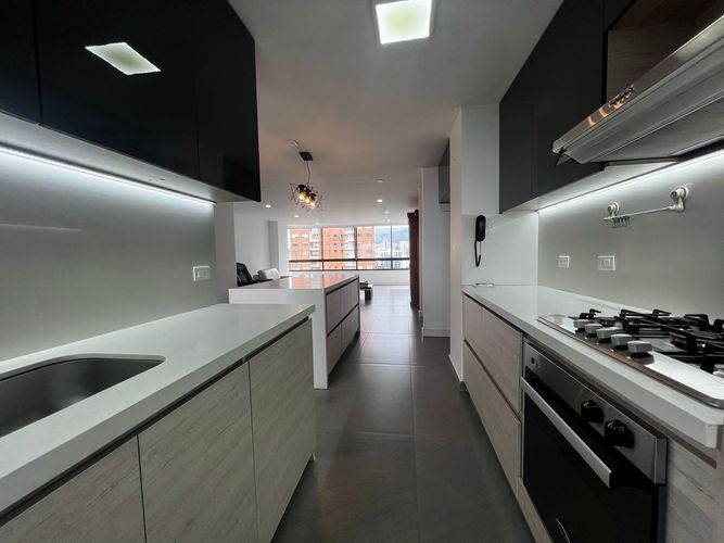 Apartamento de 3 alcobas en arriendo en El Poblado, Medellín, 150 m² · foto 4 de 15