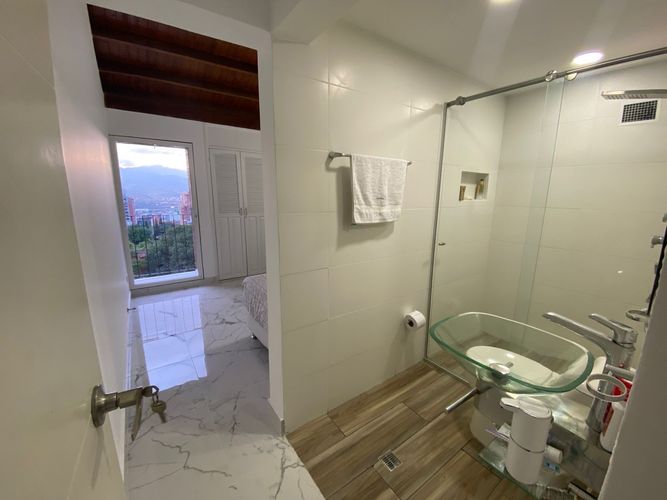 Apartamento de 3 alcobas en arriendo en El Poblado, Medellín, 68 m² · foto 11 de 12