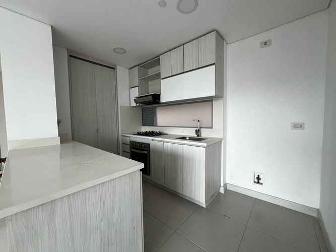 Apartamento de 2 alcobas en arriendo en Cumbres, Envigado, 84 m² · foto 4 de 16
