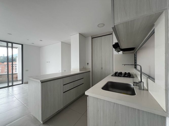 Apartamento de 2 alcobas en arriendo en Cumbres, Envigado, 84 m² · foto 6 de 16