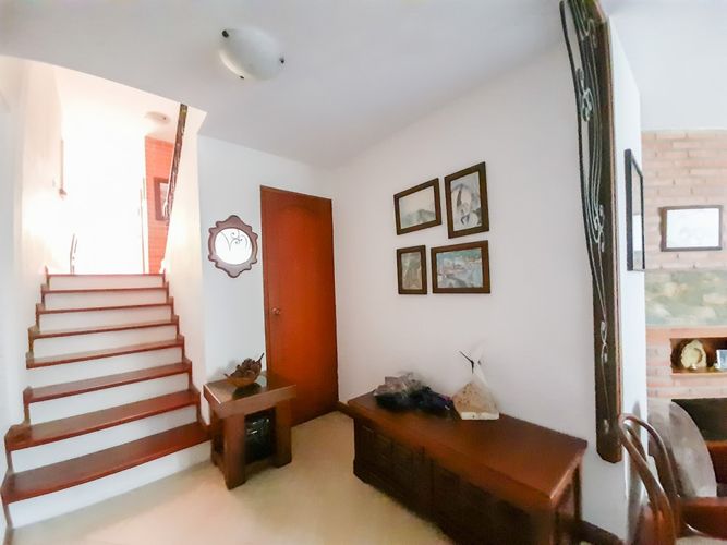Casa de 4 alcobas en venta en Loma Del Chocho, Envigado, 168 m² · foto 2 de 15