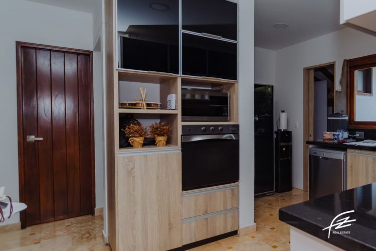 Casa de 3 alcobas en venta en Las Palmas, Envigado, 240 m² · foto 2 de 17