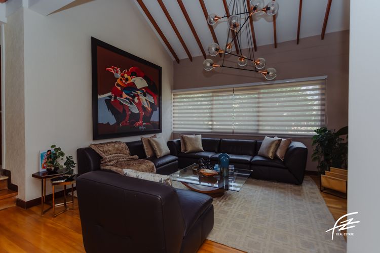 Casa de 3 alcobas en venta en Las Palmas, Envigado, 240 m² · foto 3 de 17