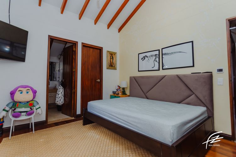 Casa de 3 alcobas en venta en Las Palmas, Envigado, 240 m² · foto 5 de 17