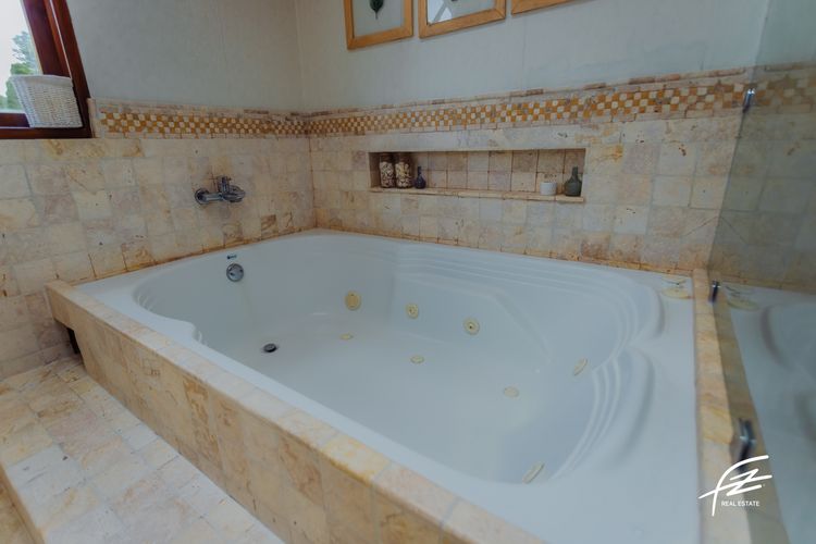 Casa de 3 alcobas en venta en Las Palmas, Envigado, 240 m² · foto 8 de 17