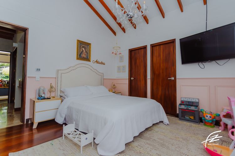 Casa de 3 alcobas en venta en Las Palmas, Envigado, 240 m² · foto 11 de 17
