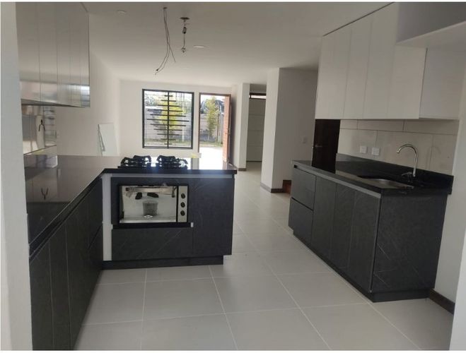 Casa de 3 alcobas en venta en Llano Grande, Rionegro, 160 m² · foto 2 de 16