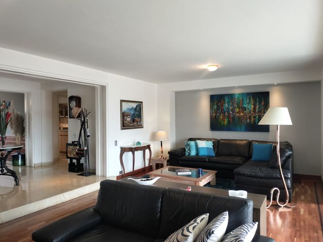 Apartamento de 3 alcobas en venta en El Poblado, Medellín, 208 m² · foto 3 de 19