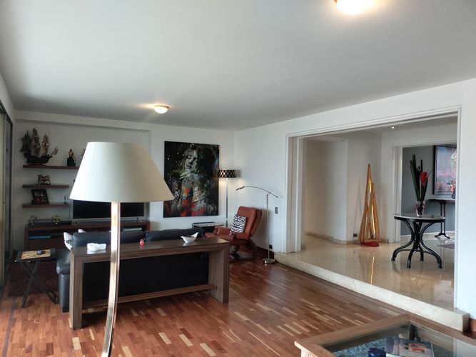 Apartamento de 3 alcobas en venta en El Poblado, Medellín, 208 m² · foto 4 de 19