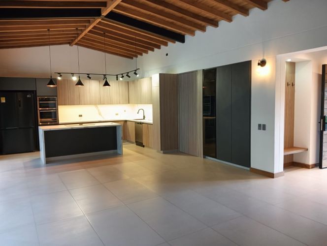 Casa de 5 alcobas en venta en El Tambo, La Ceja, 300 m² · foto 7 de 11