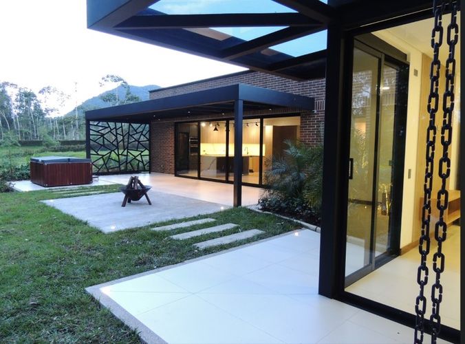 Casa de 5 alcobas en venta en El Tambo, La Ceja, 300 m² · foto 9 de 11