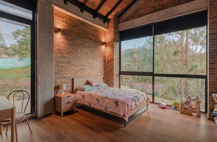 Casa de 4 alcobas en venta en Las Cometas, Envigado, 450 m² · foto 2 de 9
