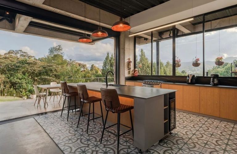 Casa de 4 alcobas en venta en Las Cometas, Envigado, 450 m² · foto 6 de 9