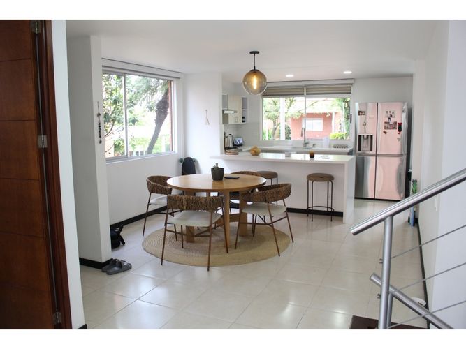 Apartaestudio en venta en Avila, Envigado, 307 m² · foto 2 de 8