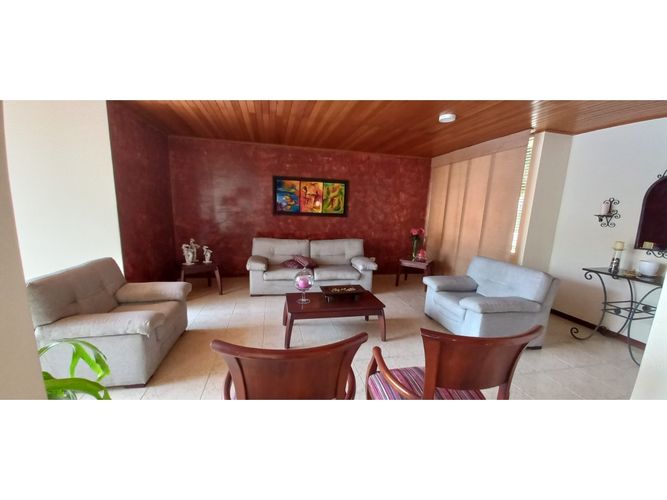 Casa de 4 alcobas en venta en La Flora, Cali, 476 m² · foto 3 de 24