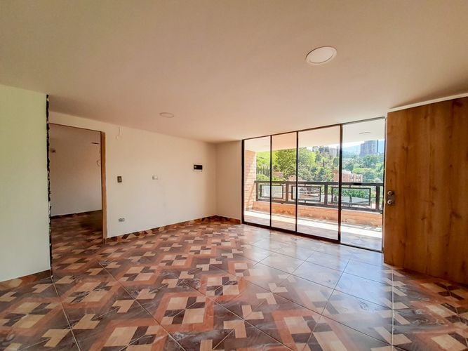Casa de 7 alcobas en venta en Loma De La Doctora, Sabaneta, 400 m² · foto 3 de 17
