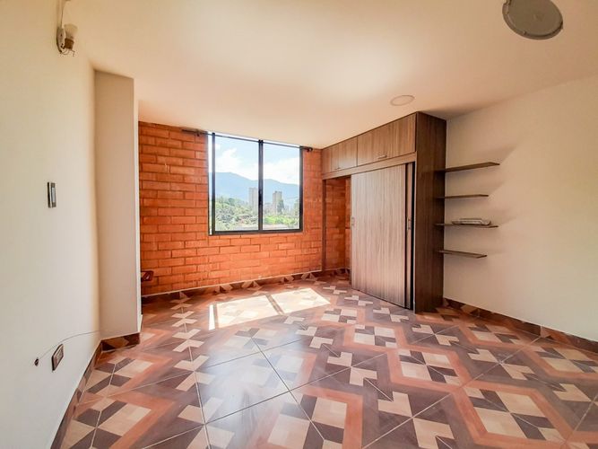 Casa de 7 alcobas en venta en Loma De La Doctora, Sabaneta, 400 m² · foto 6 de 17