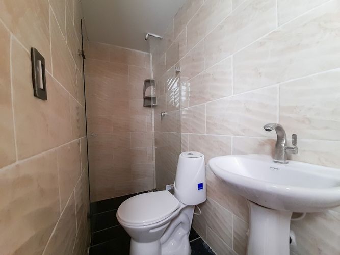 Casa de 7 alcobas en venta en Loma De La Doctora, Sabaneta, 400 m² · foto 12 de 17