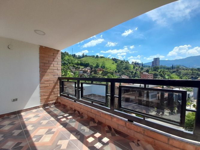 Casa de 7 alcobas en venta en Loma De La Doctora, Sabaneta, 400 m² · foto 15 de 17