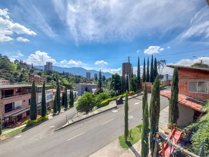 Casa de 7 alcobas en venta en Loma De La Doctora, Sabaneta, 400 m² · foto 16 de 17