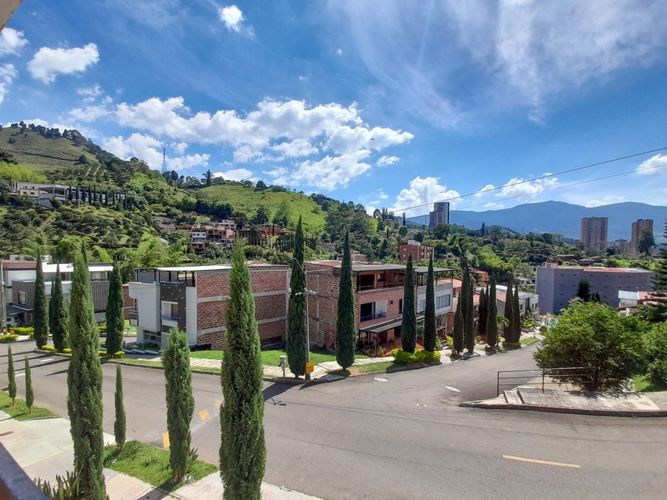 Casa de 7 alcobas en venta en Loma De La Doctora, Sabaneta, 400 m² · foto 17 de 17