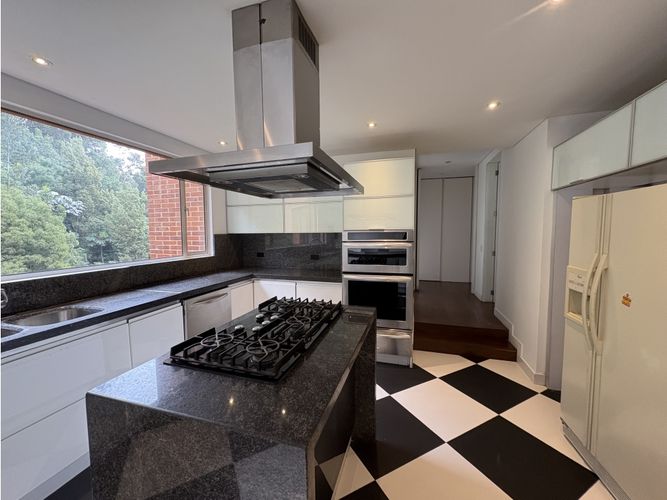 Apartamento de 4 alcobas en venta en Los Rosales, Bogotá, 460 m² · foto 3 de 24