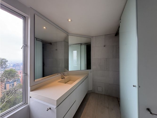 Apartamento de 4 alcobas en venta en Los Rosales, Bogotá, 460 m² · foto 4 de 24