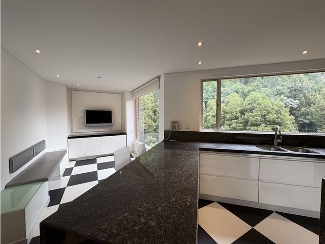 Apartamento de 4 alcobas en venta en Los Rosales, Bogotá, 460 m² · foto 8 de 24