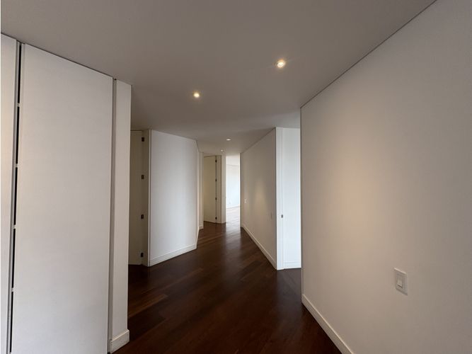 Apartamento de 4 alcobas en venta en Los Rosales, Bogotá, 460 m² · foto 11 de 24