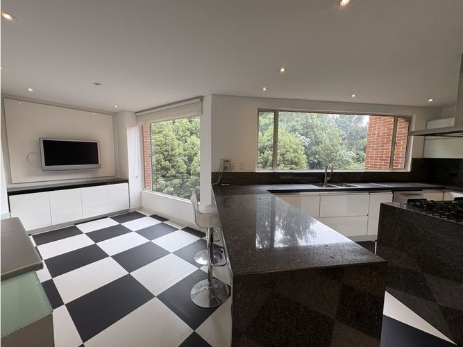 Apartamento de 4 alcobas en venta en Los Rosales, Bogotá, 460 m² · foto 12 de 24