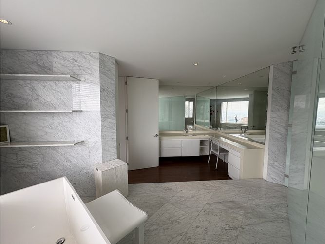 Apartamento de 4 alcobas en venta en Los Rosales, Bogotá, 460 m² · foto 14 de 24