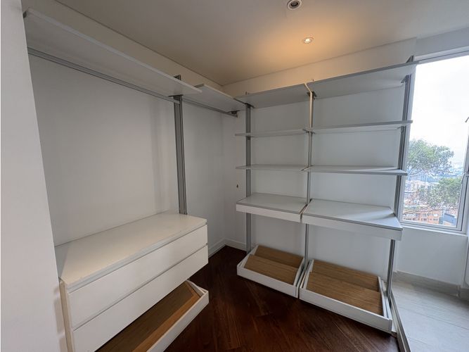 Apartamento de 4 alcobas en venta en Los Rosales, Bogotá, 460 m² · foto 16 de 24