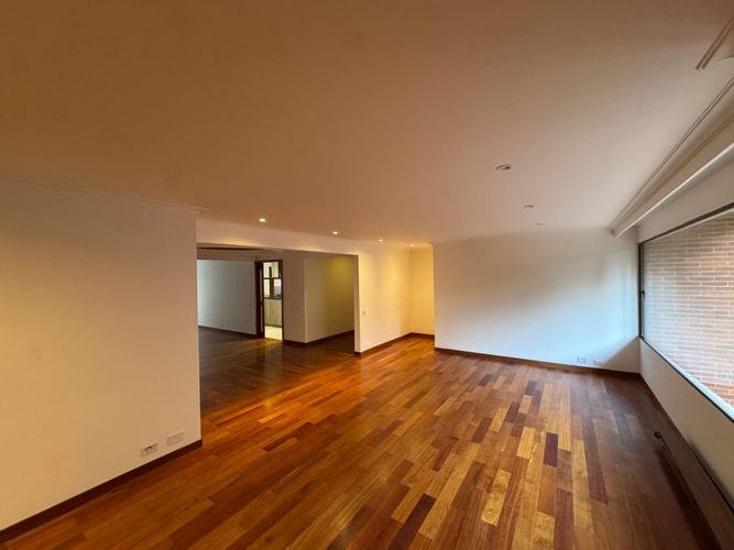 Apartamento de 4 alcobas en venta en La Carolina, Bogotá, 272 m² · foto 5 de 20