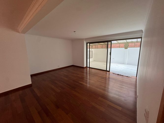 Apartamento de 4 alcobas en venta en La Carolina, Bogotá, 272 m² · foto 8 de 20