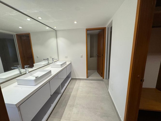 Apartamento de 4 alcobas en venta en La Carolina, Bogotá, 272 m² · foto 10 de 20