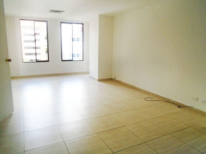 Oficina en arriendo en El Poblado, Medellín, 37 m² · foto 2 de 8
