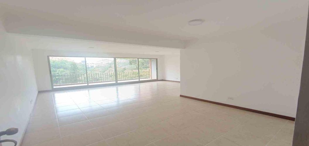 Apartamento de 3 alcobas en arriendo en Loma Benedictinos, Medellín, 115 m² · foto 2 de 13