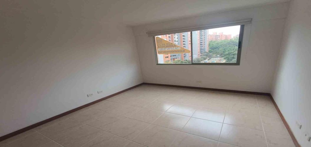 Apartamento de 3 alcobas en arriendo en Loma Benedictinos, Medellín, 115 m² · foto 8 de 13