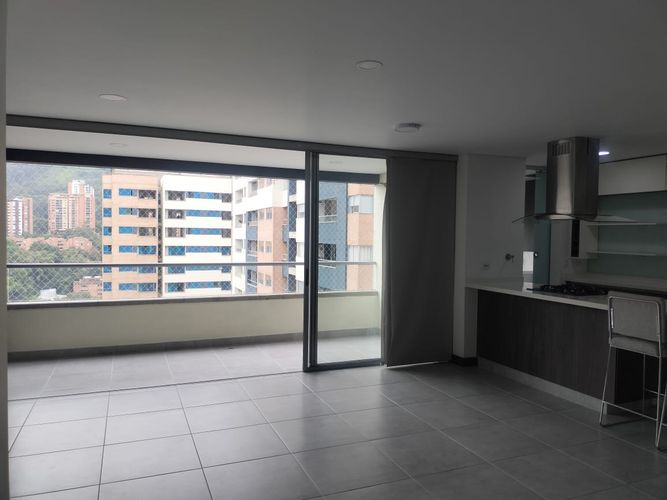 Apartamento de 3 alcobas en arriendo en El Poblado, Medellín, 107 m² · foto 2 de 17