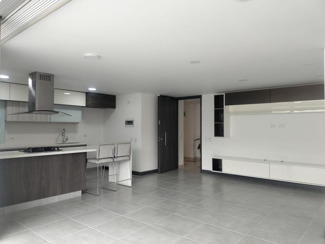 Apartamento de 3 alcobas en arriendo en El Poblado, Medellín, 107 m² · foto 3 de 17