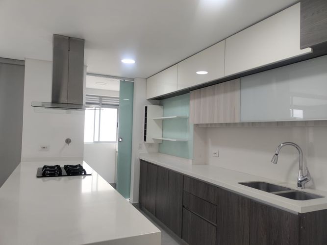 Apartamento de 3 alcobas en arriendo en El Poblado, Medellín, 107 m² · foto 6 de 17