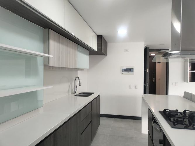Apartamento de 3 alcobas en arriendo en El Poblado, Medellín, 107 m² · foto 8 de 17