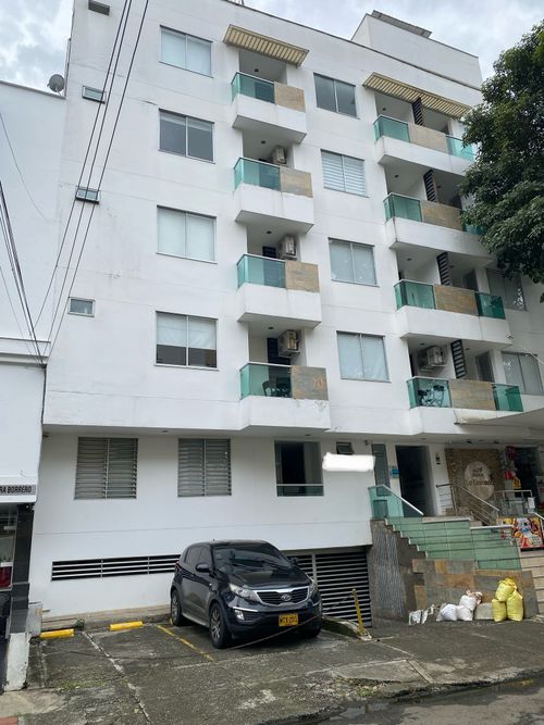Edificio en venta en Ciudad Jardin, Cali, 900 m² · foto 2 de 24