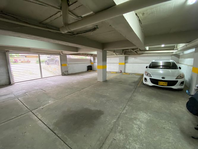 Edificio en venta en Ciudad Jardin, Cali, 900 m² · foto 16 de 24