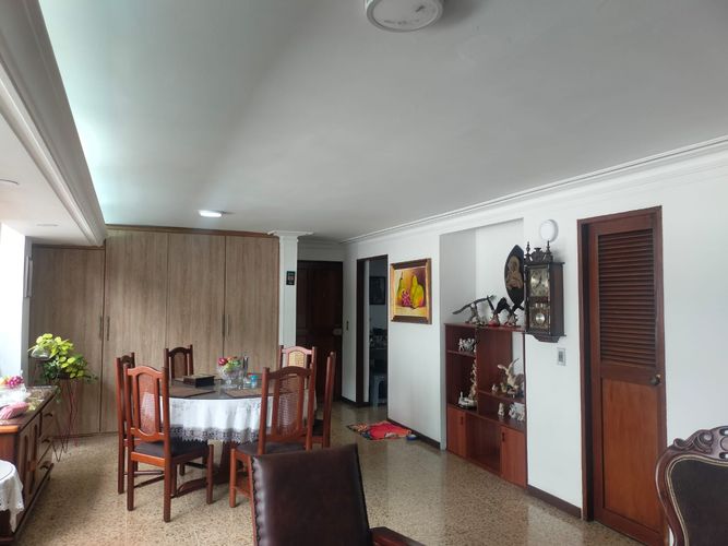 Apartamento de 4 alcobas en venta en El Poblado, Medellín, 135 m² · foto 3 de 16